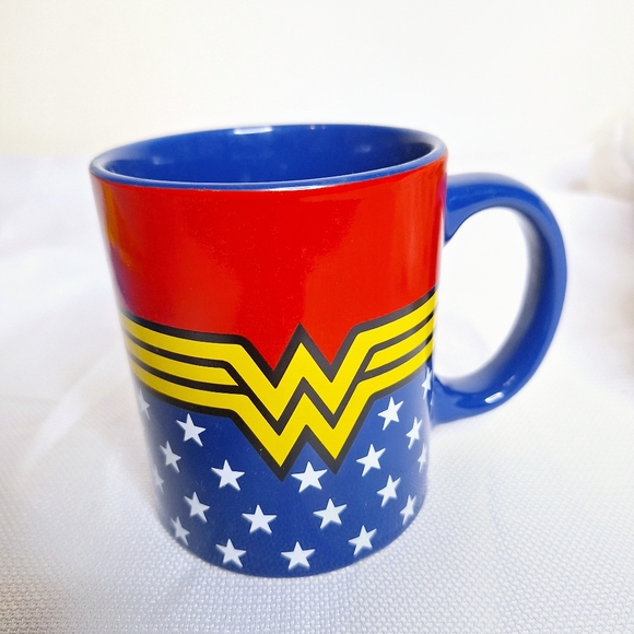 NWT " The Ultimate Wonder Woman Bundle" - Picture 6 of 15